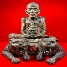 พระบูชา รุ่นแรก 9 นิ้ว หลวงปู่กาหลง เขี้ยวเเก้ว