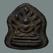 หลวงพ่อดิ่ง วัดบางวัว เนื้อผงยาคลุกรัก พิมพ์นาคปรก