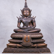 พระแก้วมรกต รุ่นแรก การบินไทย 9 นิ้ว สองถอด