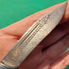 มีดขนาดปากกา ฝักงา ด้ามงา ใบมีดเหล็กมีสนิมขุม