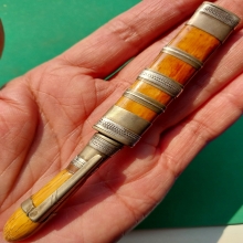 มีดขนาดปากกา ฝักงา ด้ามงา ใบมีดเหล็กมีสนิมขุม