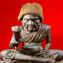 พระบูชาหลวงปู่หมุน วัดบ้านจาน รุ่นจตุโลกธาตุขนาด 9 นิ้ว 