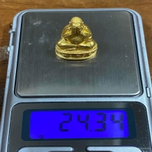 พระทองคำ พระปิดตามหาลาภ รุ่น ๗ รอบ หลวงพ่อจรัญ