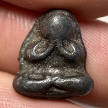 พระปิดตา หลังเรียบเนื้อตะกั่วเก่า