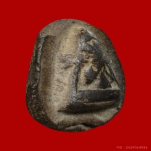 พระปิดตาเนื้อผงคลุกรักเก่า