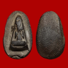 พระปิดตาเนื้อผงคลุกรักเก่า