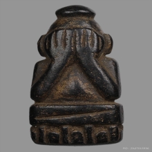 พระปิดตาพิมพ์ปั้นเนื้อผงคลุกรัก 