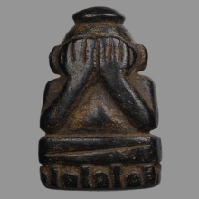 พระปิดตาพิมพ์ปั้นเนื้อผงคลุกรัก 