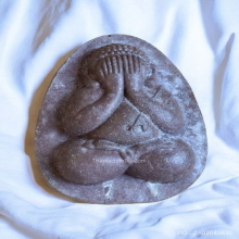 พระปิดตา หลวงปู่หงษ์ วัดเพชรบุรี จ.สุรินทร์ ปี 2553