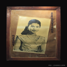 รูปถ่ายเก่าขาวดำสมเด็จพระนางเจ้าสิริกิติ์พระบรมราชินีนาถ 