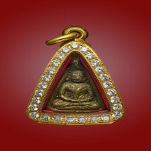 เหรียญจอบเล็ก หลวงพ่อเงิน พิมพ์แข้งติด ตลับทองฝังเพชร