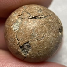 ลูกอมเนื้อดินเผา หลวงพ่อโหน่ง วัดคลองมะดัน 