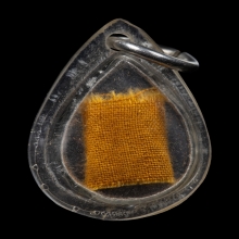 ชิ้นส่วนผ้าจีวร ครูบาชัยยะวงศา วัดพระพุทธบาทห้วยต้ม