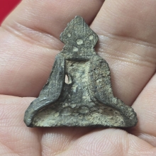 พระร่วงนั่งหลังลิ่ม