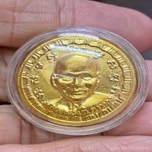 หลวงพ่อเต๋ ตลับยาหม่องใหญ่ รุ่นแรก หุ้มทอง สภาพสวยมาก