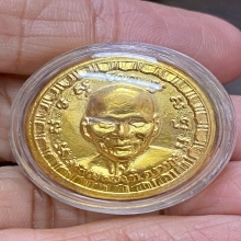 หลวงพ่อเต๋ ตลับยาหม่องใหญ่ รุ่นแรก หุ้มทอง สภาพสวยมาก