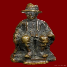 รูปหล่อนั่งเต็มองค์สมเด็จพระเจ้าตากสินมหาราช  วัดสุทัศน์