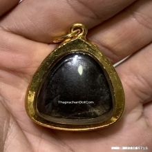 พระปิดตาหลวงพ่อทับ วัดทอง เนื้อผงคลุกรัก