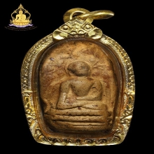 พระคงลำพูน กรุเก่า เนื้อดิน สภาพสวย ไม่หักซ่อมพร้อมเลี่ยมทอง