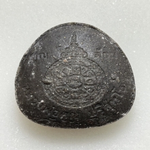 หลวงพ่อคูณ  คูณพันล้าน พิมพ์จัมโบ้ เนื้อผงหน้าทอง  พ.ศ.2537