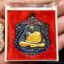 เหรียญเสมาแปดรอบหลวงปู่ทิม เนื้อเงินลงยาสามสี แชมป์โลก