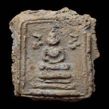 พระกรุเจดีย์เล็กพิมพ์เจดีย์ข้างช่อดอกไม้