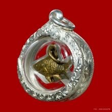 ปลาตะเพียนทอง หลวงพ่อจง ปี2490 เลี่ยมเงินยกซุ้ม