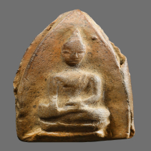 พระสรรค์นั่งไหล่ตรง กรุท้ายย่าน