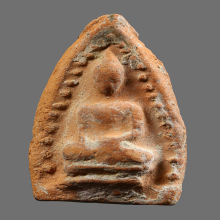 พระสรรค์นั่ง ข้างเม็ด หลวงพ่อกวย