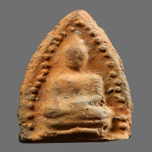 พระสรรค์นั่ง ข้างเม็ด หลวงพ่อกวย 2