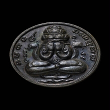 พระปิดตาพังพะกาฬ รุ่นแรก  พิมพ์เคราสั้น เนื้อนวโลหะ พ.ศ.2532