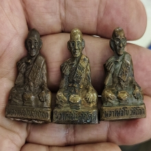 รูปหล่อรุ่นแรกหลวงพ่อโบวัดโคกหิรัญ