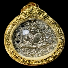 เหรียญฉลุ หลวงปู่แก้ว วัดละหารไร่ กะไหล่เงิน ปี18 ตลับชุบทอง