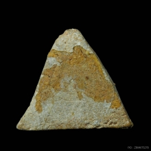 พระปิดตาพิมพ์แขนกลม เนื้อผงพุทธคุณลงกรุ หลวงปู่ศุขปลุกเสก