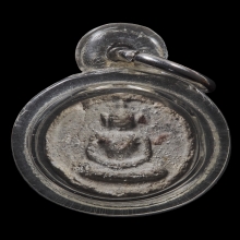 จันทร์ลอยวัดประสาท แก่เนื้อพระสมเด็จบางขุนพรหม