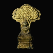 พระเชียงแสนปรกโพธิ์เหนือเศียร ฐานสูง เนื้อชินเงิน เชียงราย