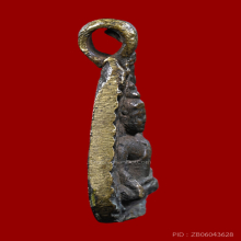 เหรียญหล่อรุ่นแรก หลวงพ่อเพชร วัดท่าหลวง พิจิตร พิมพ์จอบเล็ก