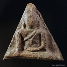 พระนางพญา พิมพ์สังฆาฏิ เนื้อดิน กรุวัดพระศรีฯ พิษณุโลก