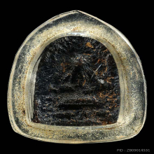 พระปิดตาเนื้อผงคลุกรักองค์จิ๋ว