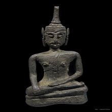 พระพุทธนั่งลอยองค์ ทรงเทริดโนรา เนื้อเงิน ศิลปะนครศรีธรรมราช