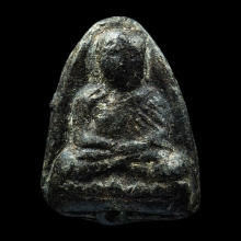 หลวงปู่ทวด วัดประสาทฯ พิมพ์ใหญ่ เนื้อผง(ดำ) ปี 2506