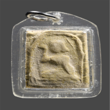 นางกวักเนื้อผงหลังรูป หลวงพ่อสงวน วัดไผ่พันมือ