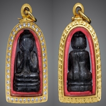 พระปิดตาไม้แกะหลวงพ่อขริก วัดสาวชะโงก