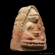 พระพุทโธน้อย พิมพ์เล็ก หน้าตุ๊กตา เนื้อดิน ขอบข้างล้น  2494