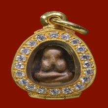 2.พระปิดตาอาจารย์เปิง พิมพ์เศียรโต เนื้อยานัตถุ์ ตลับเพชร 