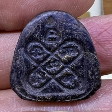 ปิดตาผงคลุกรัก หลังยันต์ตะบองไข้ว เก่าแห้งสวยสมบูรณ์