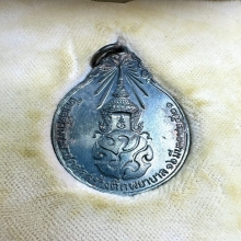  เหรียญหลวงปู่แหวน สุจินโณ พิมพ์ใหญ่เนื้อเงิน หลังภปร ปี21
