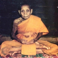 สมเด็จในย่ามพิมพ์พระนางพญา หลังใบโพธิ์ปี 2517 หลวงปู่สี