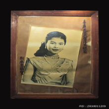 รูปถ่ายเก่าขาวดำสมเด็จพระนางเจ้าสิริกิติ์พระบรมราชินีนาถ 