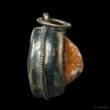 เบี้ยแก้หลวงพ่อนุ่ม วัดนางใน เลี่ยมเงินเก่า  จ.อ่างทอง